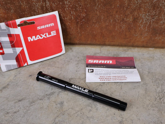 Federgabel von Rock Shox, ROCKSHOX – MAXLE STEALTH BOOST 15 × 110 MM STECKACHSE / 158MM vor USEDBIKES - OB.DE Hintergrund