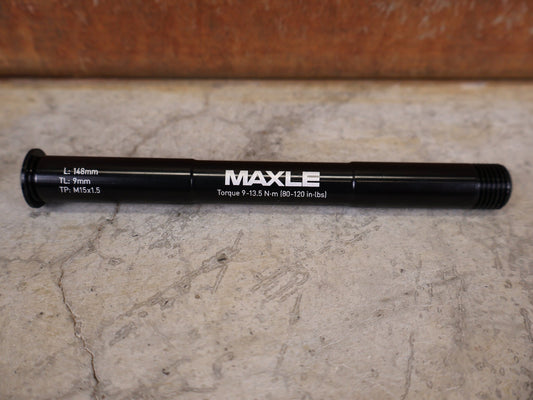 Federgabel von Rock Shox, ROCKSHOX – MAXLE STEALTH BOOST QR15 × 100 MM STECKACHSE / 148MM vor USEDBIKES - OB.DE Hintergrund