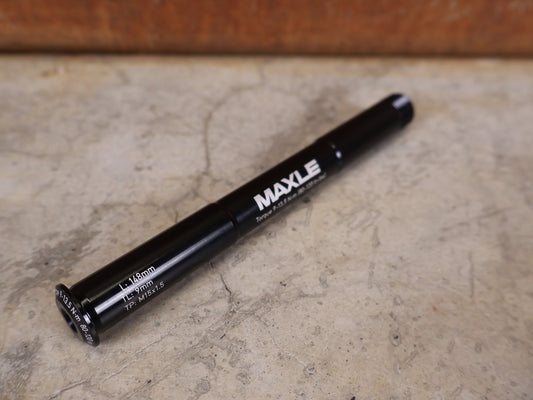 Federgabel von Rock Shox, ROCKSHOX – MAXLE STEALTH BOOST QR15 × 100 MM STECKACHSE / 148MM vor USEDBIKES - OB.DE Hintergrund