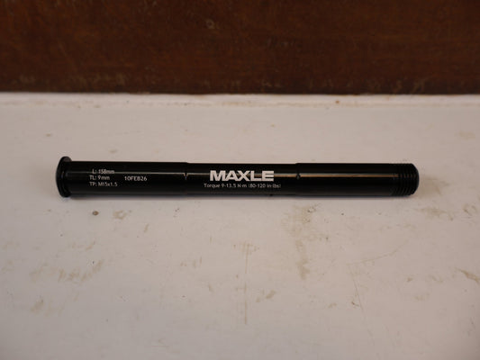 Federgabel von Rock Shox, ROCKSHOX MAXLE STEALTH BOOST STECKACHSE 15X110 MM vor USEDBIKES-OB.DE Hintergrund