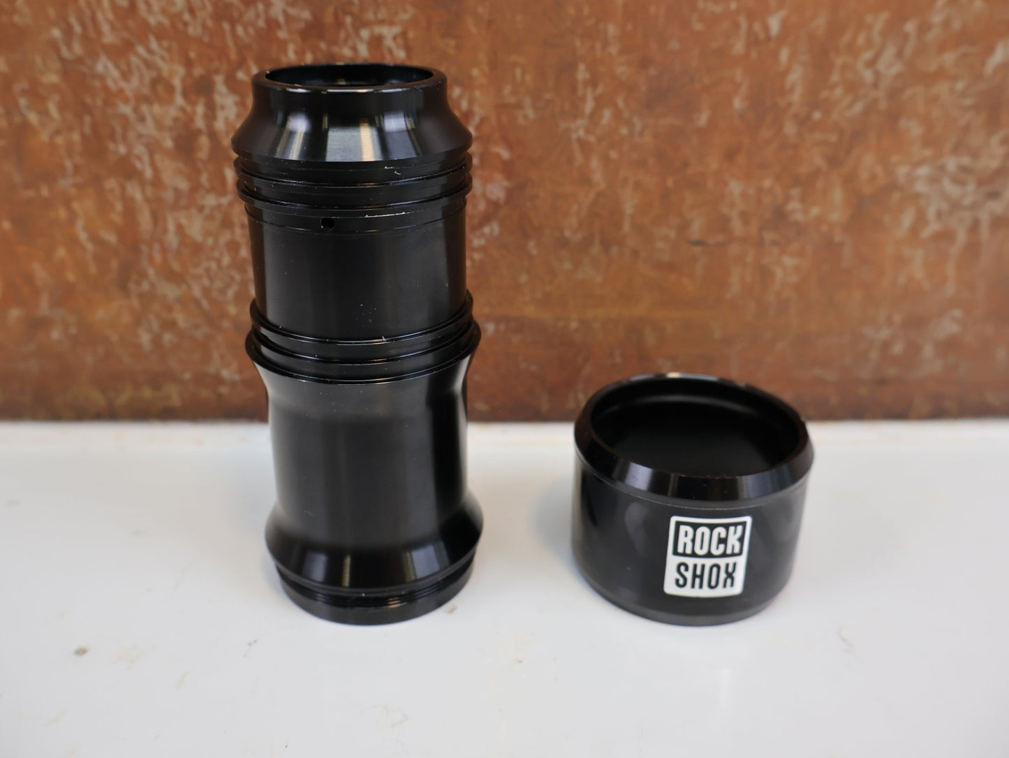 Zubehör von Rock Shox, ROCKSHOX MEGNEG AIR CAN UPGRADE KIT / 205-230 X 57,5-65 MM vor USEDBIKES-OB.DE Hintergrund