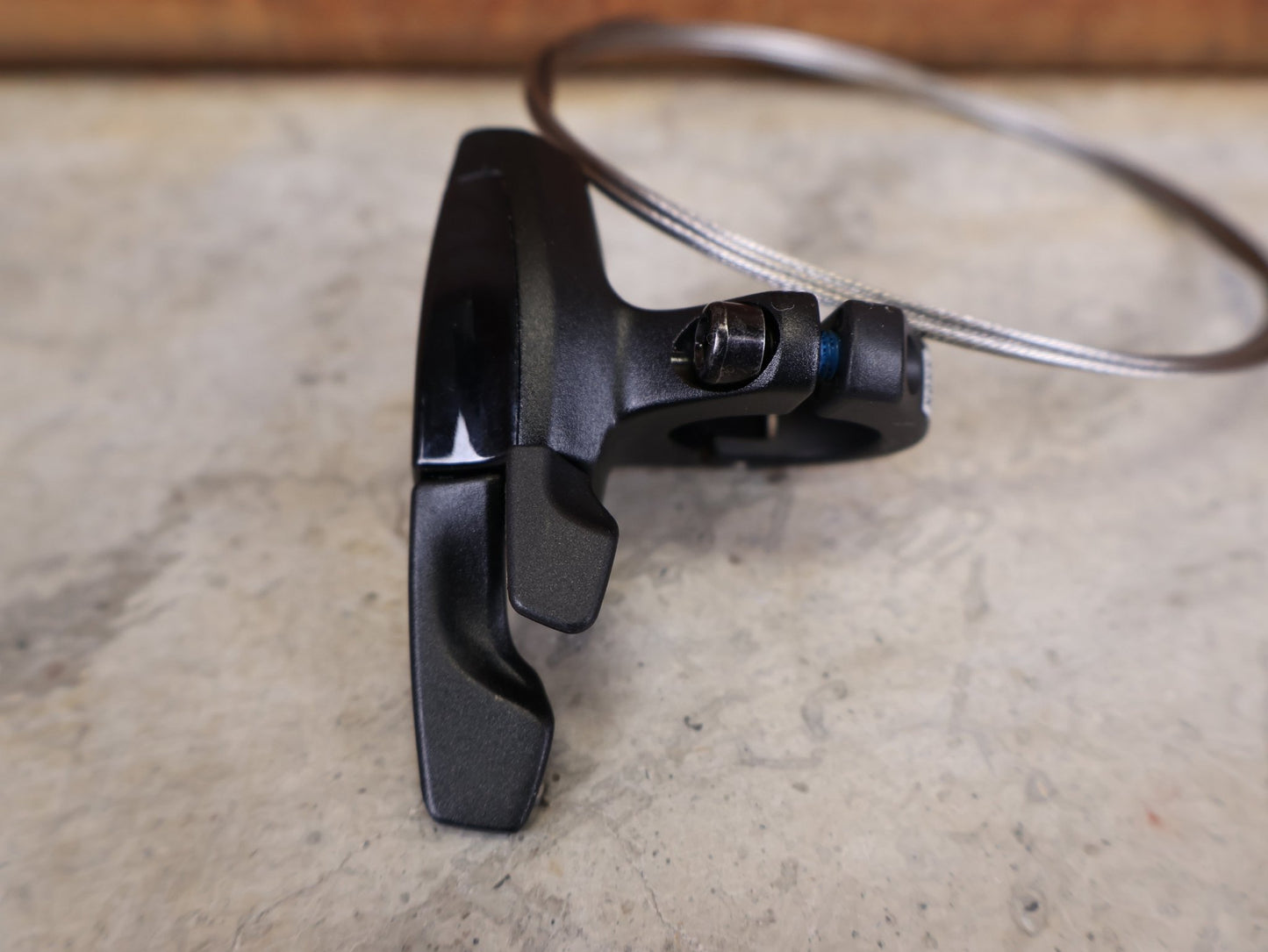 Zubehör von Sram, ROCKSHOX ONELOC REMOTE LOCKOUT HEBEL – FULL SPRINT – MTB vor USEDBIKES - OB.DE Hintergrund