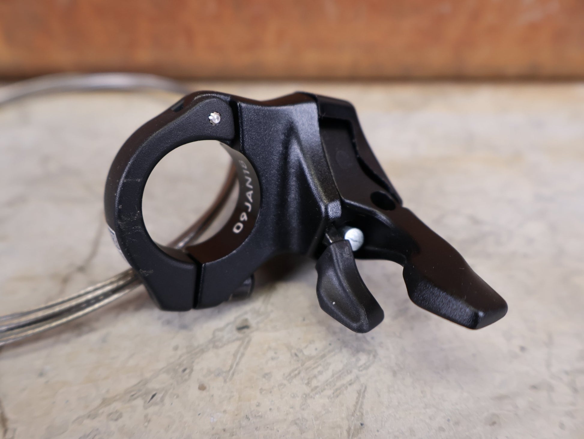 Zubehör von Sram, ROCKSHOX ONELOC REMOTE LOCKOUT HEBEL – FULL SPRINT – MTB vor USEDBIKES - OB.DE Hintergrund