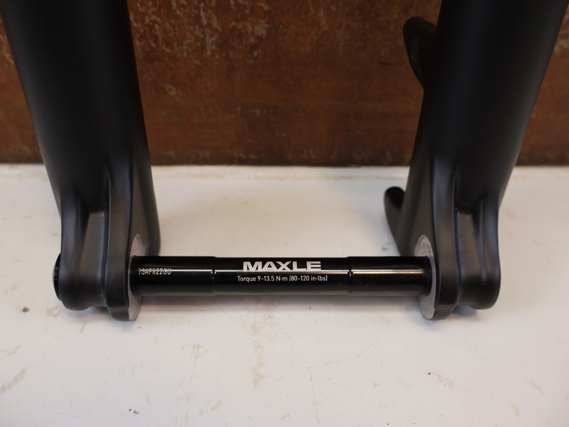Federgabel von Rock Shox, ROCKSHOX REBA RL 29 ZOLL BOOST FEDERGABEL 120 MM / SCHWARZ vor USEDBIKES-OB.DE Hintergrund
