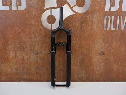 Federgabel von Rock Shox, ROCKSHOX REVELATION RC FEDERGABEL / 29 ZOLL / 150 MM / BOOST vor USEDBIKES - OB.DE Hintergrund