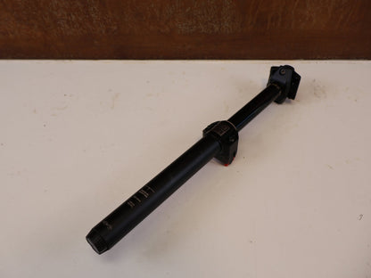 Sattelstütze von Sram, ROCKSHOX REVERB AXS B1 SATTELSTÜTZE / 31.6 MM / 125 MM HUB vor USEDBIKES-OB.DE Hintergrund