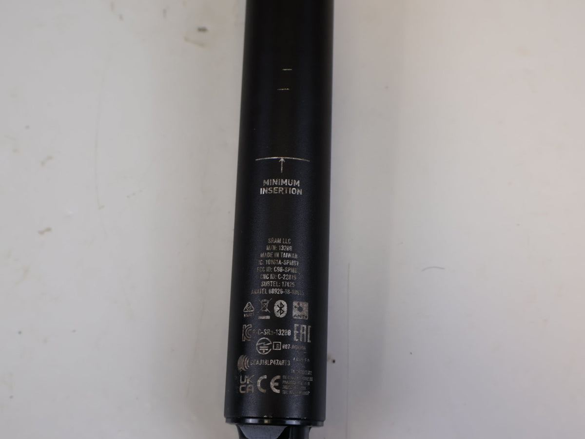 Sattelstütze von Rock Shox, ROCKSHOX REVERB AXS DROPPER POST 31.6 MM 100 MM vor USEDBIKES-OB.DE Hintergrund