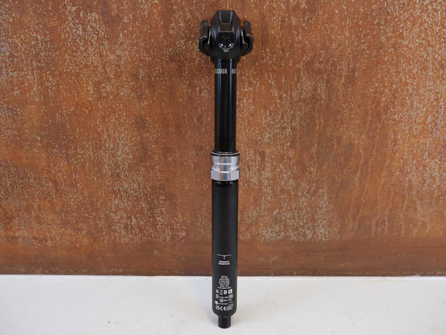 Sattelstütze von Rock Shox, ROCKSHOX REVERB AXS DROPPER POST 31.6 MM 100 MM vor USEDBIKES-OB.DE Hintergrund