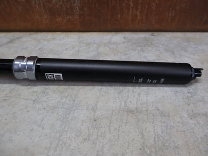 Sattelstütze von Rock Shox, ROCKSHOX REVERB AXS DROPPER POST 31,6 MM 150 MM VARIOSATTELSTÜTZE vor USEDBIKES - OB.DE Hintergrund