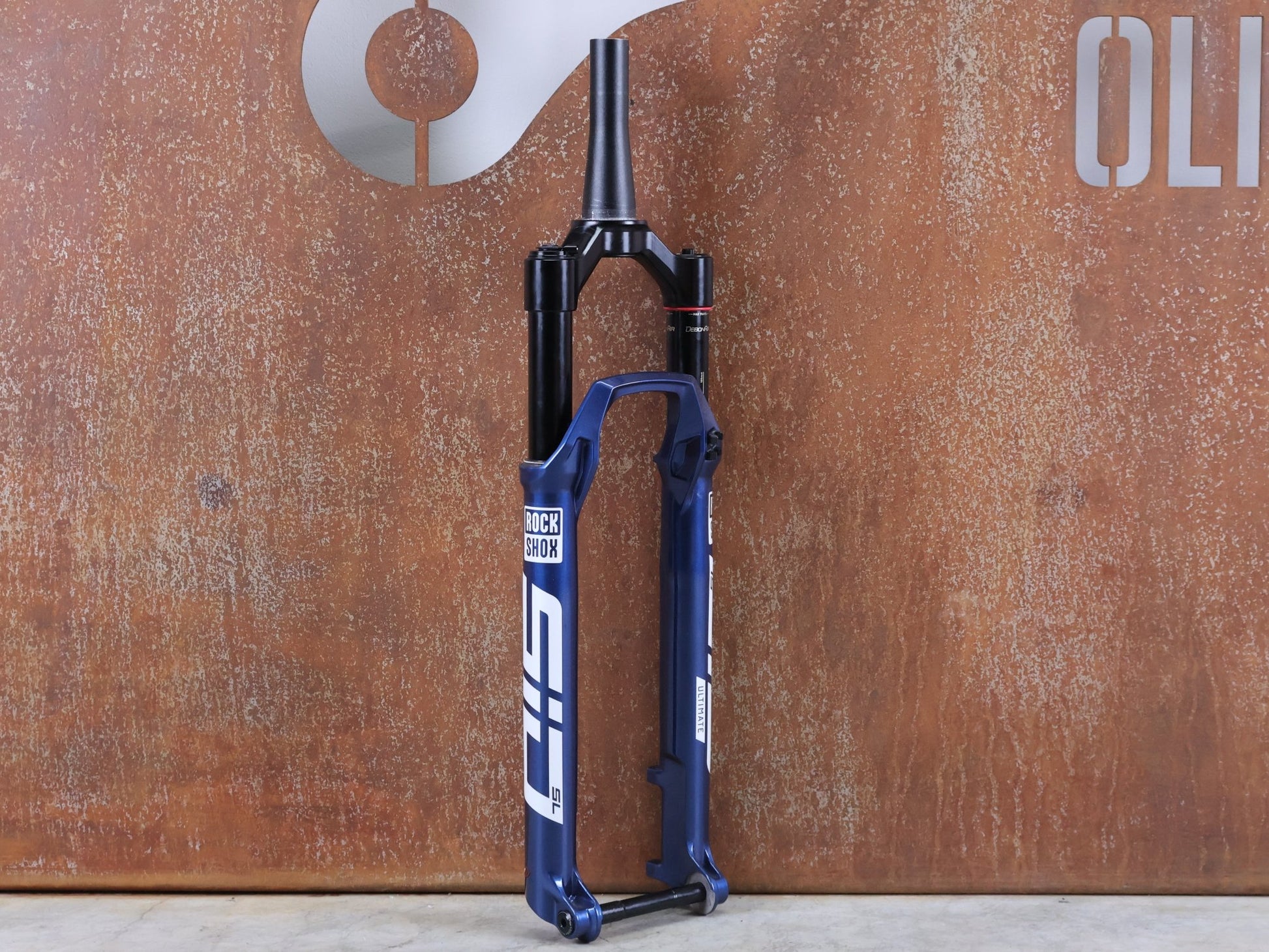 Federgabel von Rock Shox, ROCKSHOX SID SL ULTIMATE / 29" – 100 MM – CHARGER RACE DAY 2 – BLUE CRUSH – BOOST vor USEDBIKES - OB.DE Hintergrund