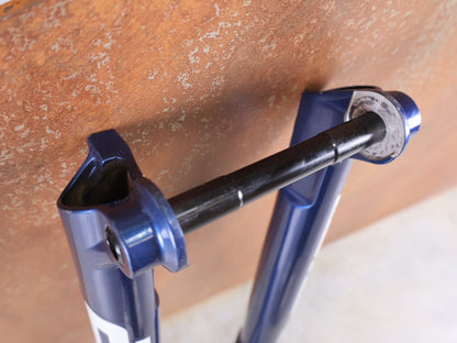 Federgabel von Rock Shox, ROCKSHOX SID SL ULTIMATE / 29" – 100 MM – CHARGER RACE DAY 2 – BLUE CRUSH – BOOST vor USEDBIKES - OB.DE Hintergrund