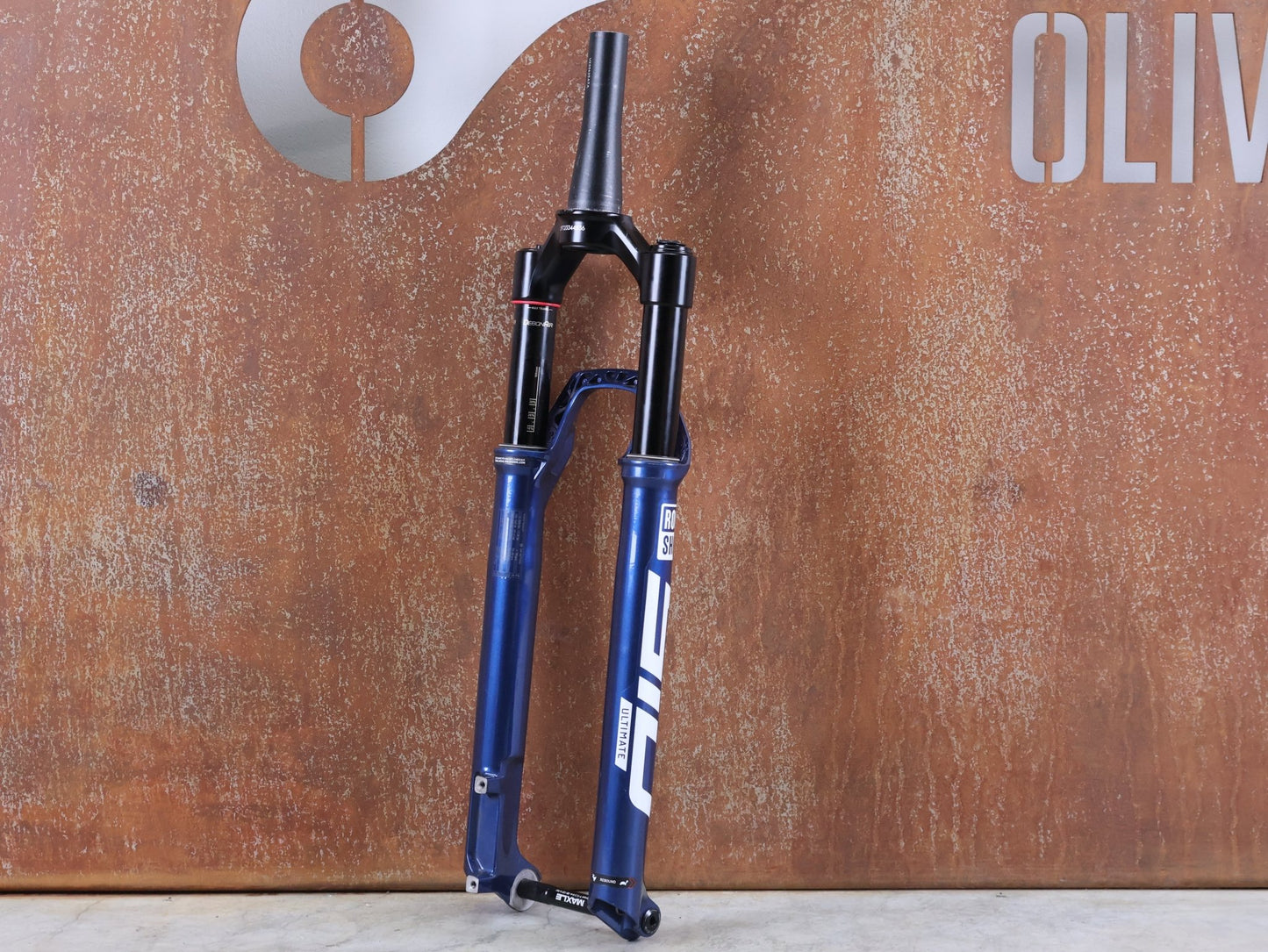 Federgabel von Rock Shox, ROCKSHOX SID SL ULTIMATE / 29" – 100 MM – CHARGER RACE DAY 2 – BLUE CRUSH – BOOST vor USEDBIKES - OB.DE Hintergrund