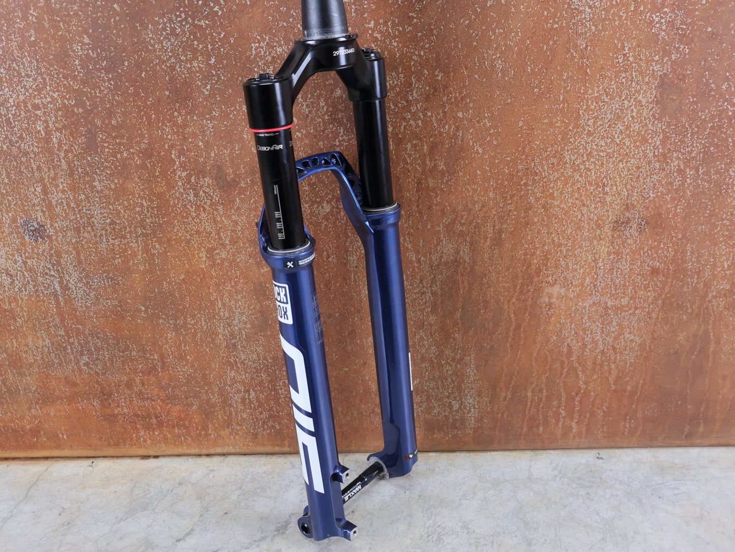 Federgabel von Rock Shox, ROCKSHOX SID SL ULTIMATE / 29" – 100 MM – CHARGER RACE DAY 2 – BLUE CRUSH – BOOST vor USEDBIKES - OB.DE Hintergrund