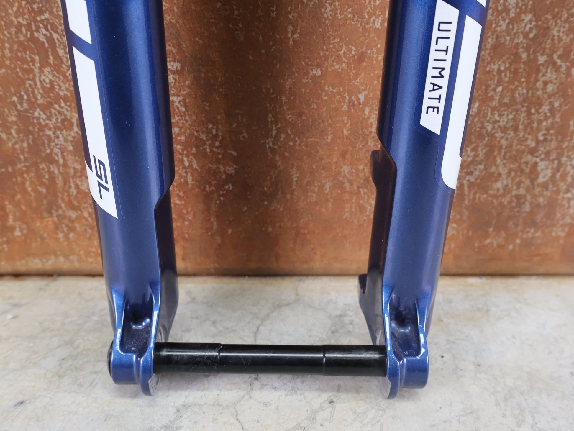 Federgabel von Rock Shox, ROCKSHOX SID SL ULTIMATE / 29" – 100 MM – CHARGER RACE DAY 2 – BLUE CRUSH – BOOST vor USEDBIKES - OB.DE Hintergrund