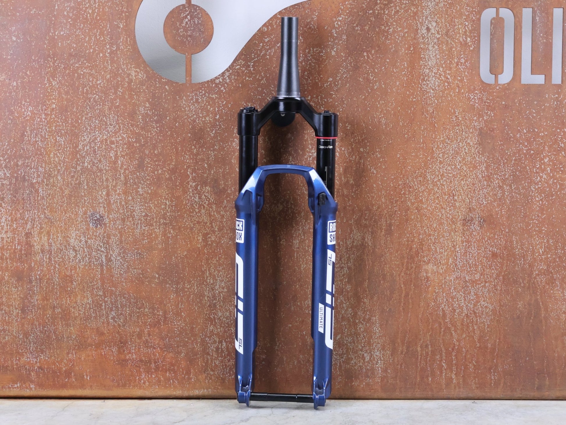 Federgabel von Rock Shox, ROCKSHOX SID SL ULTIMATE / 29" – 100 MM – CHARGER RACE DAY 2 – BLUE CRUSH – BOOST vor USEDBIKES - OB.DE Hintergrund