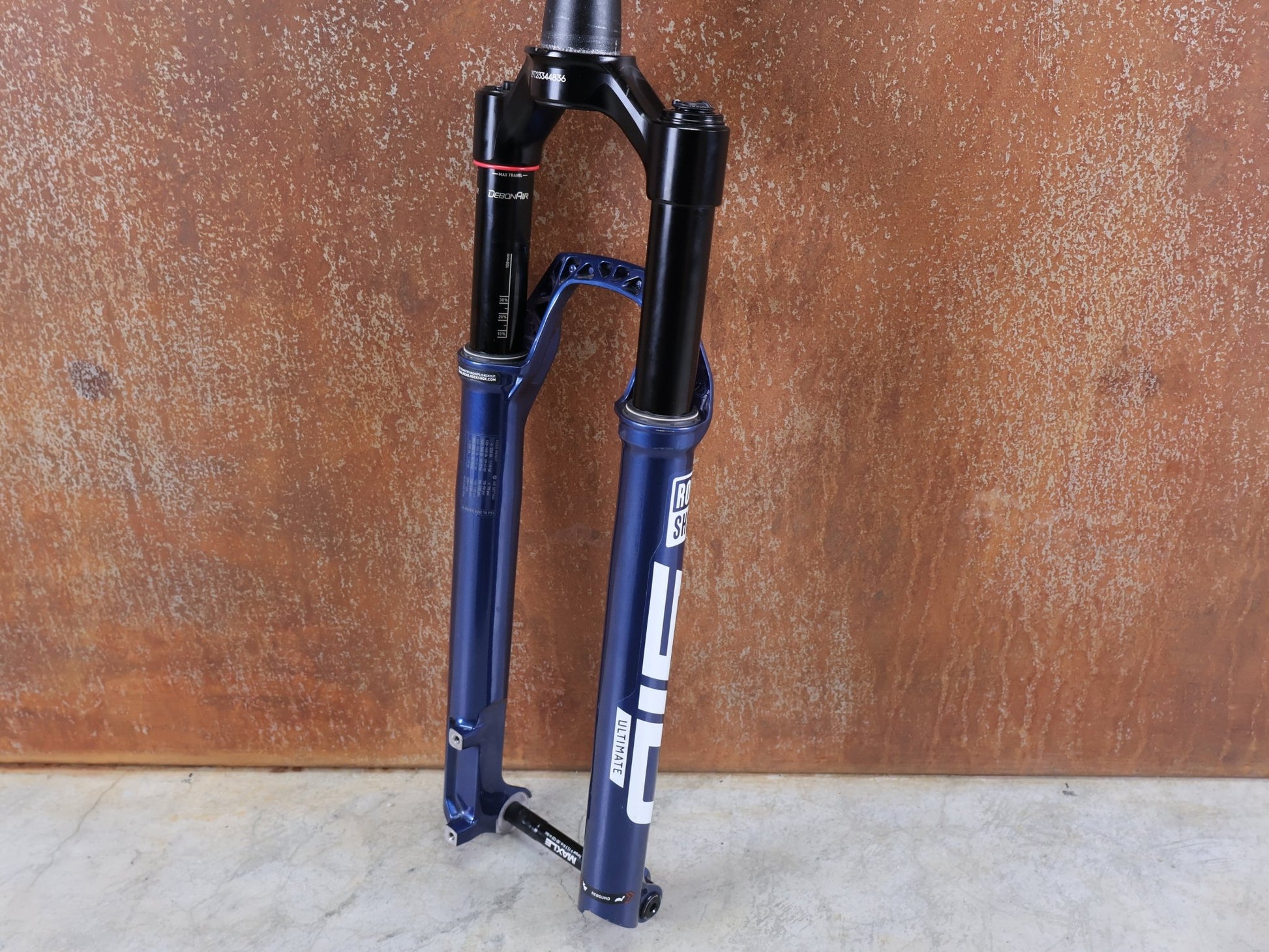 Federgabel von Rock Shox, ROCKSHOX SID SL ULTIMATE / 29" – 100 MM – CHARGER RACE DAY 2 – BLUE CRUSH – BOOST vor USEDBIKES - OB.DE Hintergrund