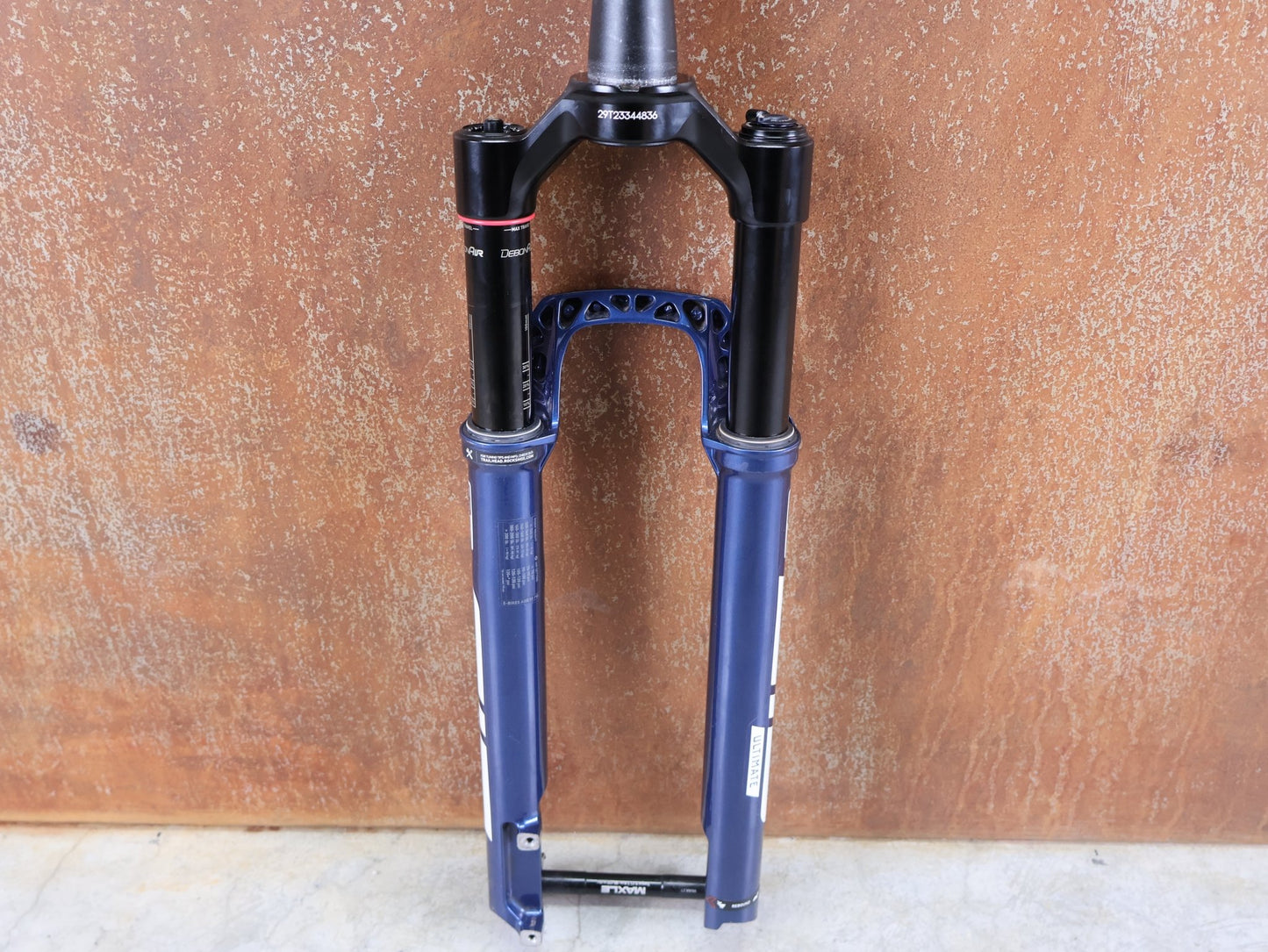 Federgabel von Rock Shox, ROCKSHOX SID SL ULTIMATE / 29" – 100 MM – CHARGER RACE DAY 2 – BLUE CRUSH – BOOST vor USEDBIKES - OB.DE Hintergrund