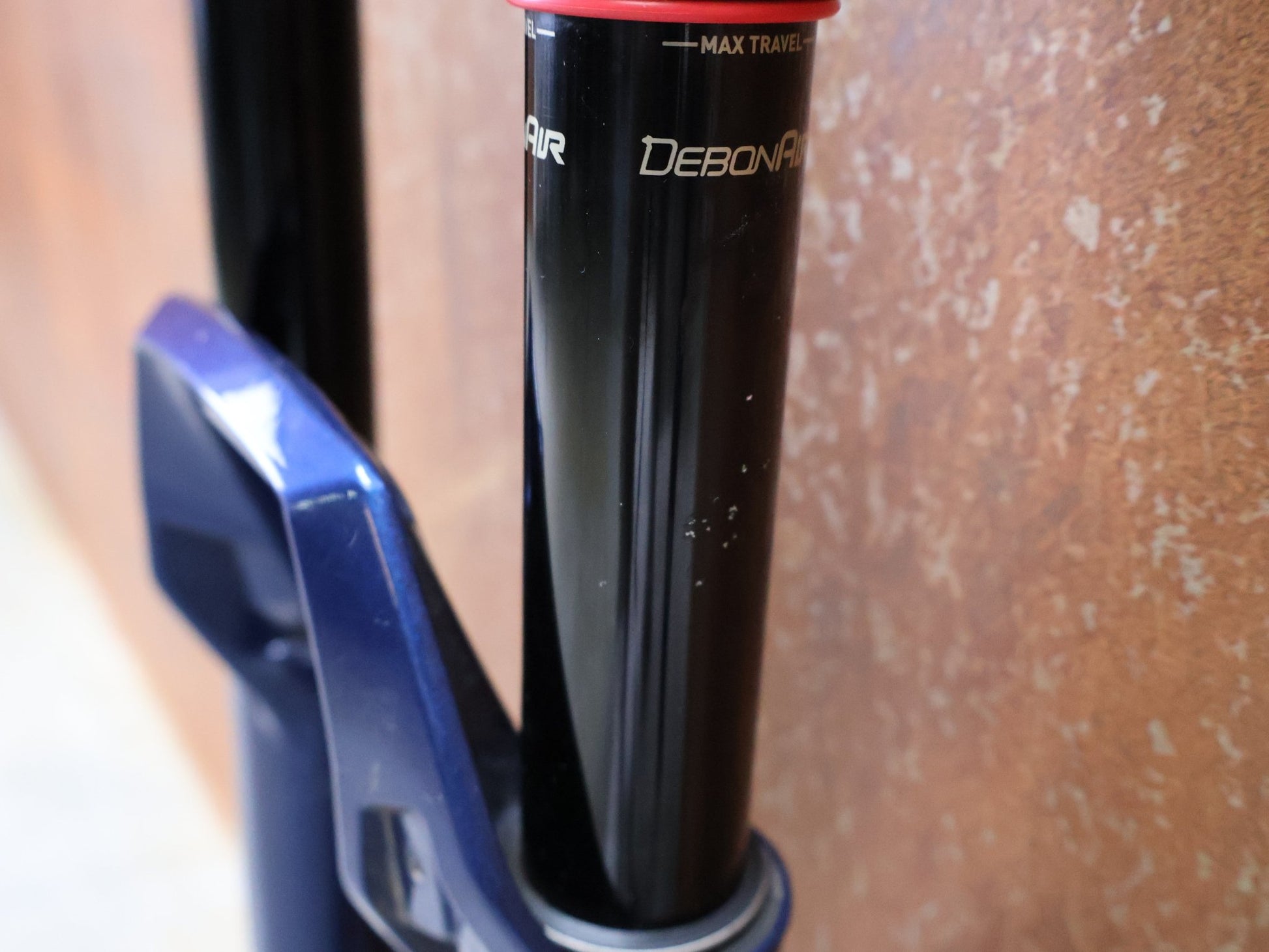 Federgabel von Rock Shox, ROCKSHOX – SID SL ULTIMATE 2P / 29 / 110 MM / BOOST 15×110 / BLUE CRUSH / RACE DAY 2 vor USEDBIKES - OB.DE Hintergrund