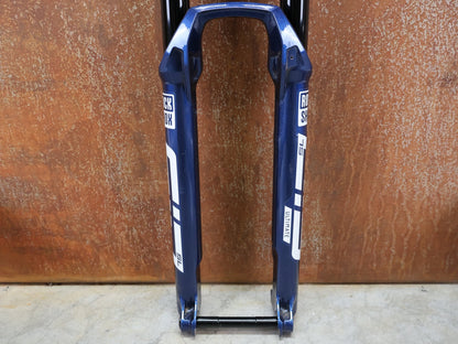 Federgabel von Rock Shox, ROCKSHOX – SID SL ULTIMATE 2P / 29 / 110 MM / BOOST 15×110 / BLUE CRUSH / RACE DAY 2 vor USEDBIKES - OB.DE Hintergrund