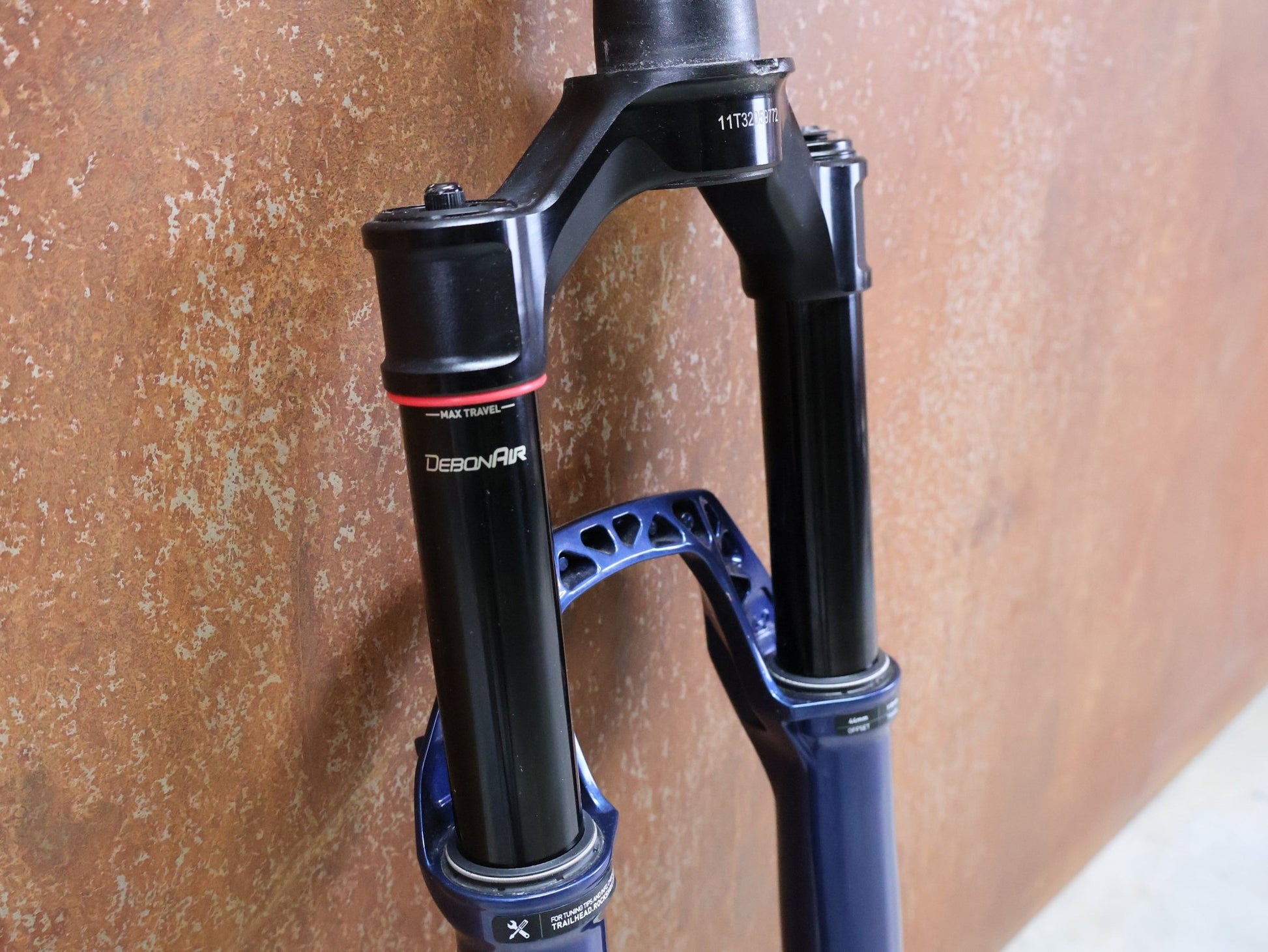 Federgabel von Rock Shox, ROCKSHOX – SID SL ULTIMATE 2P / 29 / 110 MM / BOOST 15×110 / BLUE CRUSH / RACE DAY 2 vor USEDBIKES - OB.DE Hintergrund