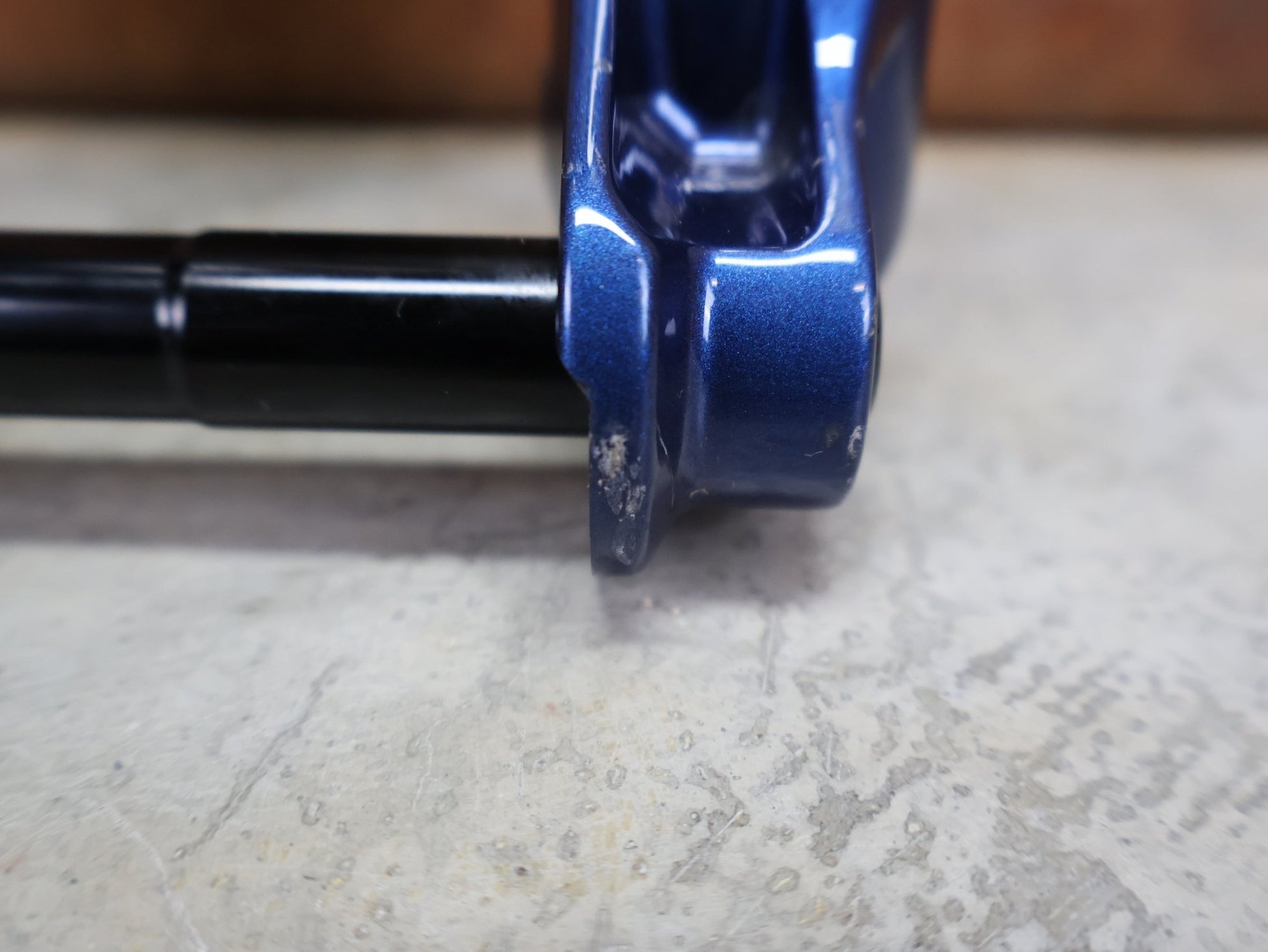 Federgabel von Rock Shox, ROCKSHOX – SID SL ULTIMATE 2P / 29 / 110 MM / BOOST 15×110 / BLUE CRUSH / RACE DAY 2 vor USEDBIKES - OB.DE Hintergrund