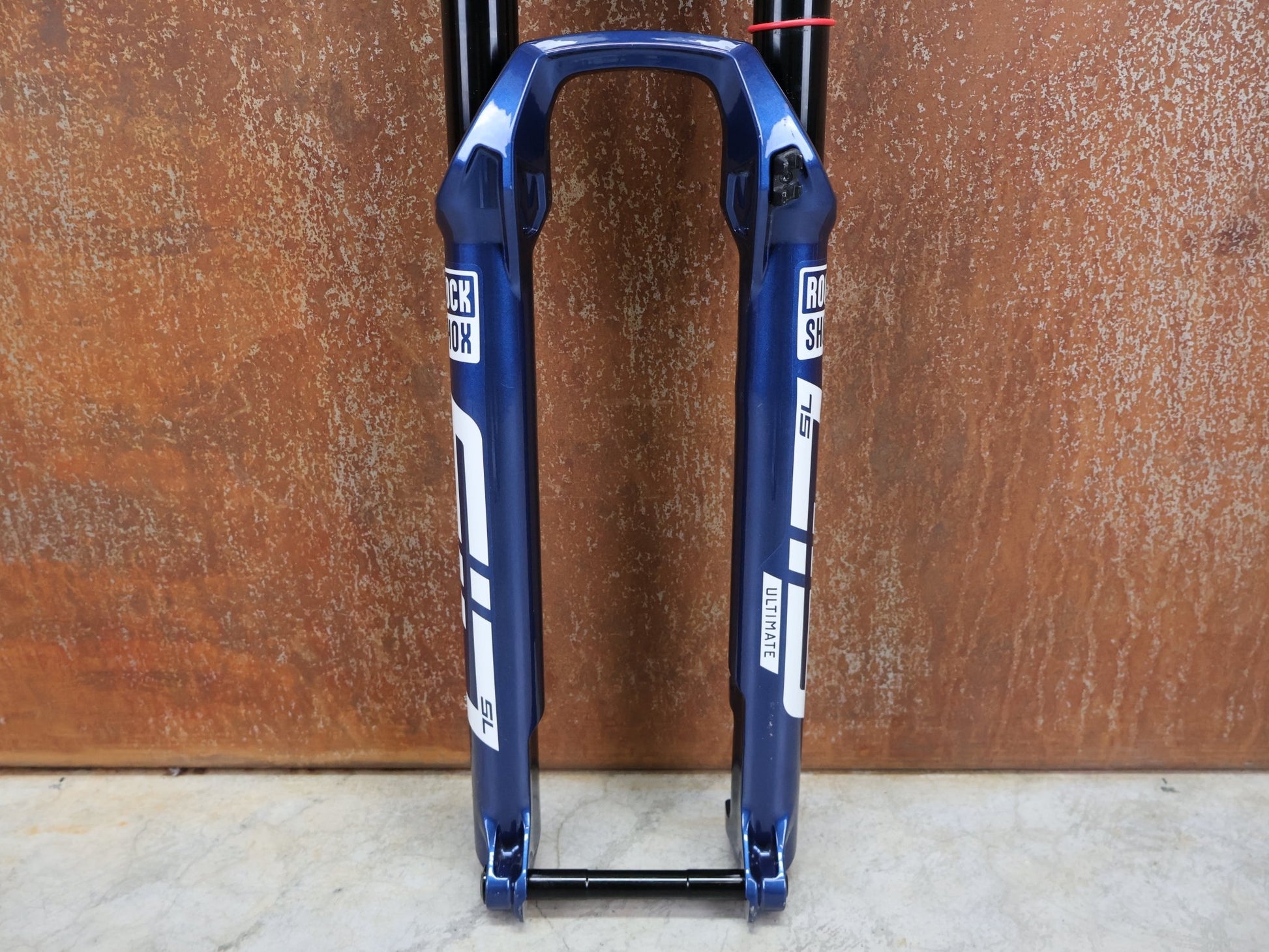 Federgabel von Rock Shox, ROCKSHOX – SID SL ULTIMATE 2P / 29 / 110 MM / BOOST 15×110 / BLUE CRUSH / RACE DAY 2 vor USEDBIKES - OB.DE Hintergrund