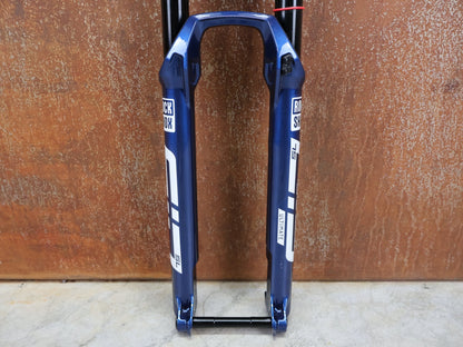 Federgabel von Rock Shox, ROCKSHOX – SID SL ULTIMATE 2P / 29 / 110 MM / BOOST 15×110 / BLUE CRUSH / RACE DAY 2 vor USEDBIKES - OB.DE Hintergrund
