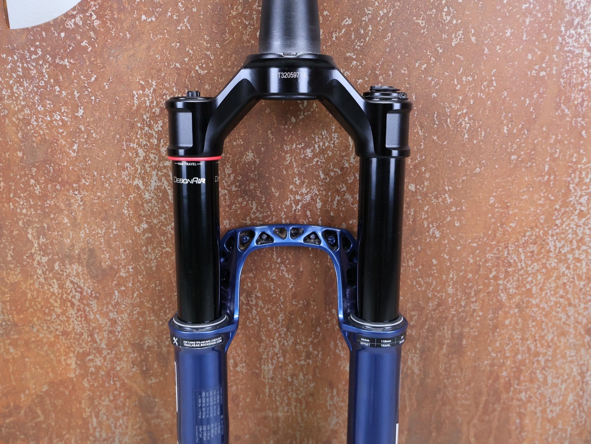 Federgabel von Rock Shox, ROCKSHOX – SID SL ULTIMATE 2P / 29 / 110 MM / BOOST 15×110 / BLUE CRUSH / RACE DAY 2 vor USEDBIKES - OB.DE Hintergrund