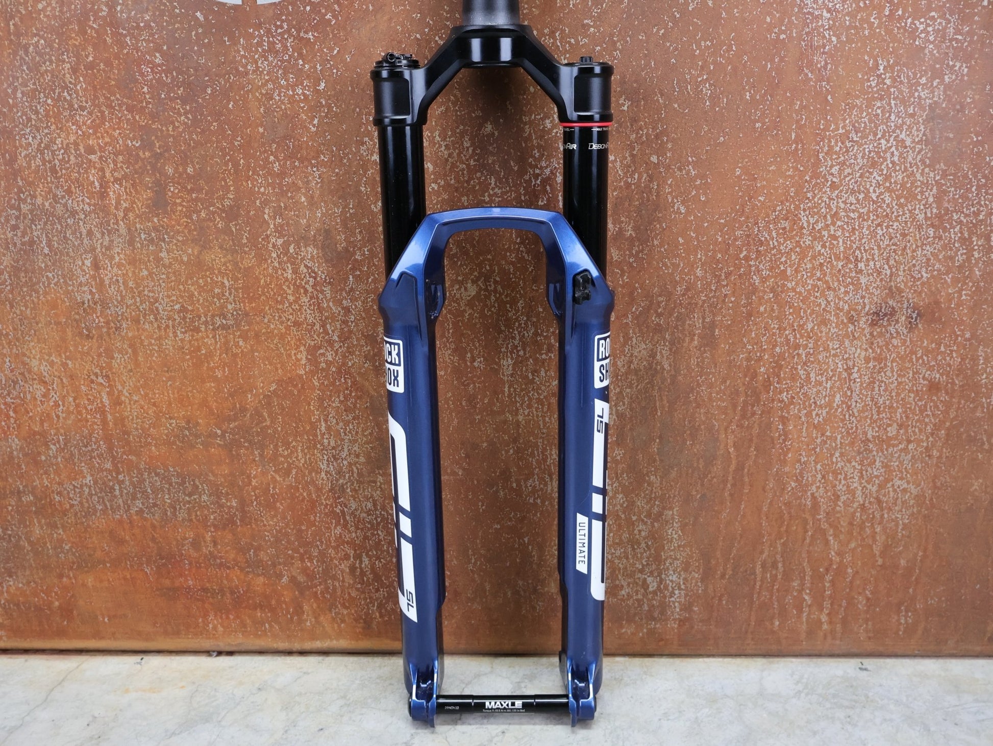 Federgabel von Rock Shox, ROCKSHOX – SID SL ULTIMATE 2P / 29 / 110 MM / BOOST 15×110 / BLUE CRUSH / RACE DAY 2 vor USEDBIKES - OB.DE Hintergrund