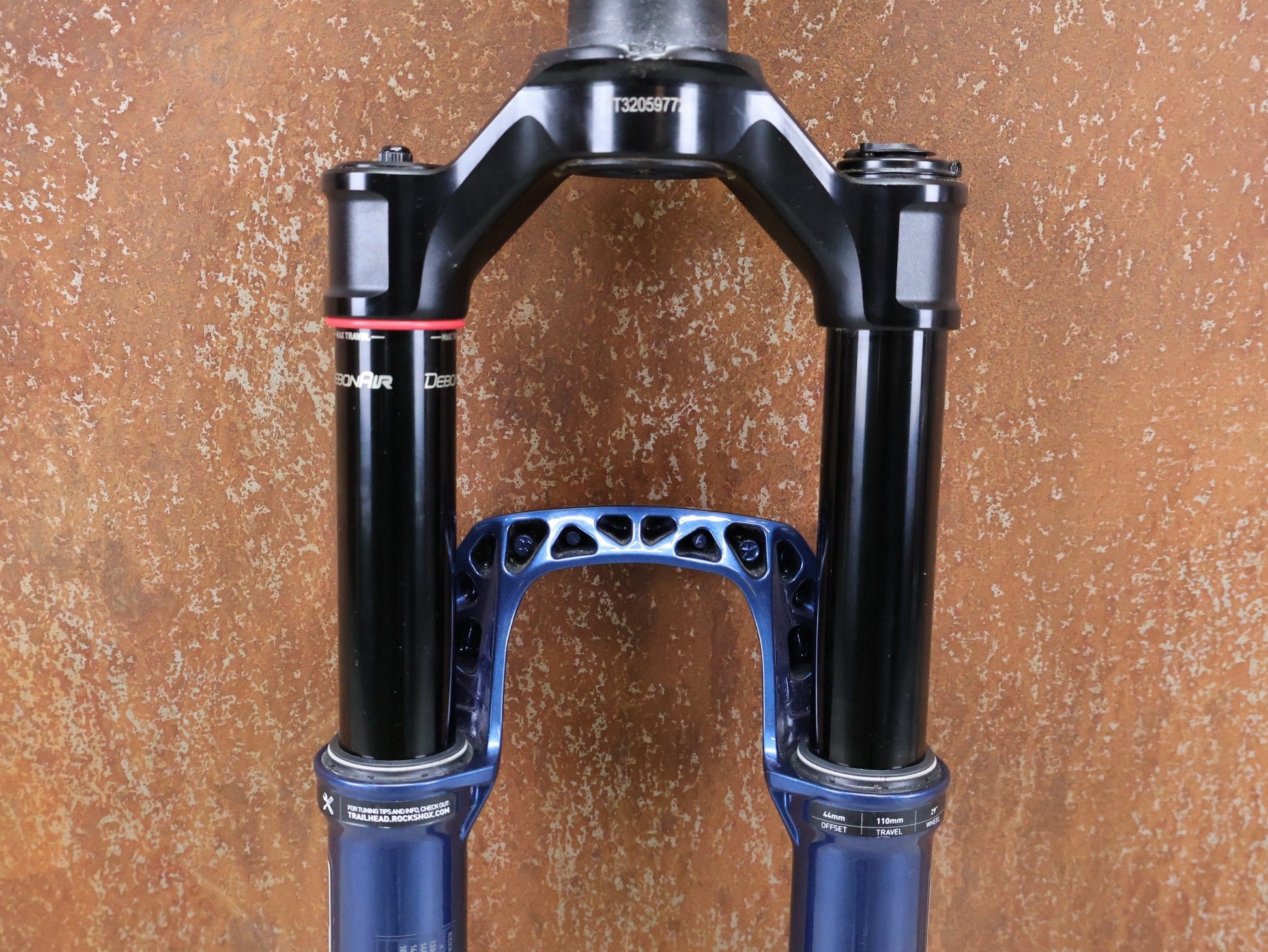 Federgabel von Rock Shox, ROCKSHOX – SID SL ULTIMATE 2P / 29 / 110 MM / BOOST 15×110 / BLUE CRUSH / RACE DAY 2 vor USEDBIKES - OB.DE Hintergrund