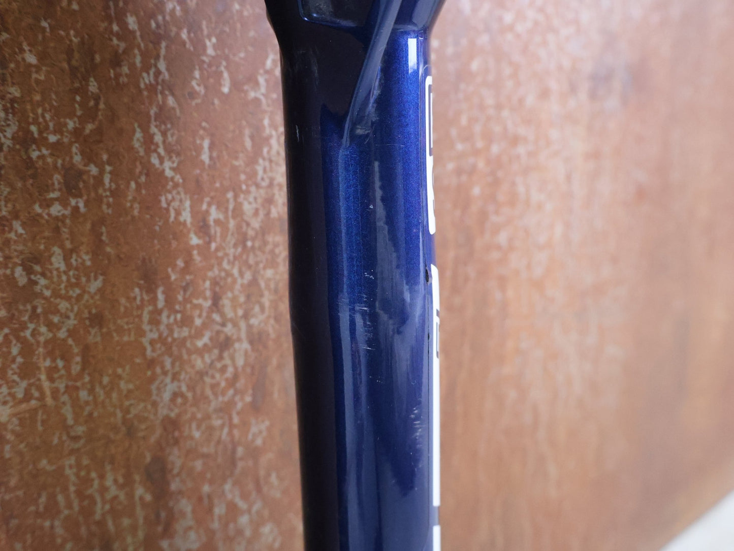 Federgabel von Rock Shox, ROCKSHOX – SID SL ULTIMATE 2P / 29 / 110 MM / BOOST 15×110 / BLUE CRUSH / RACE DAY 2 vor USEDBIKES - OB.DE Hintergrund