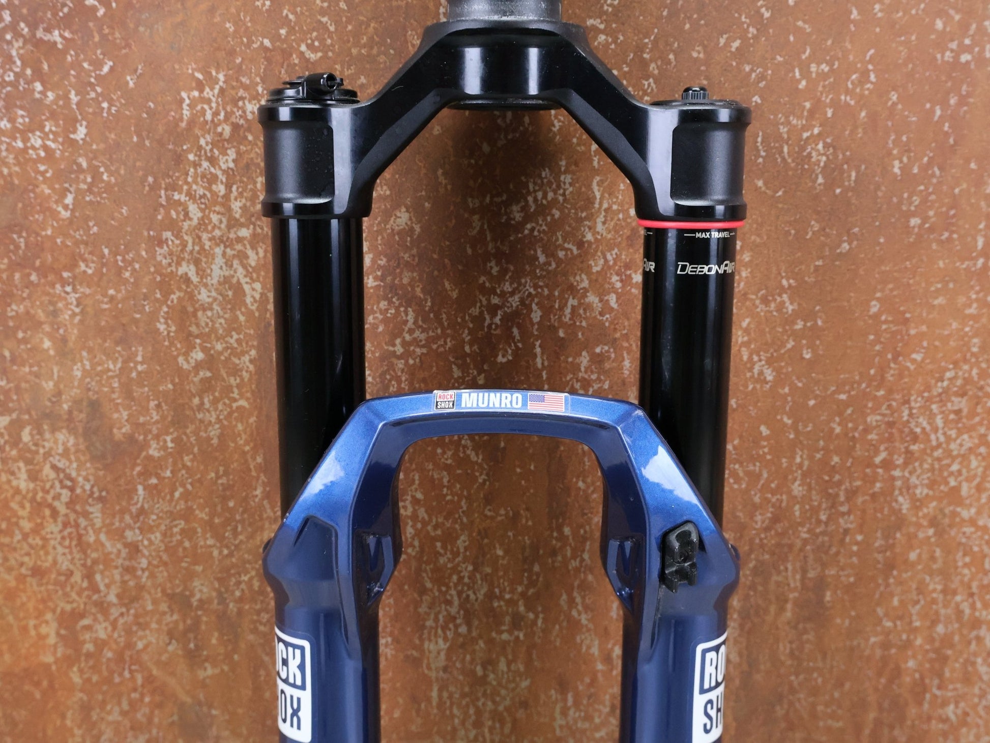 Federgabel von Rock Shox, ROCKSHOX – SID SL ULTIMATE 2P / 29 / 110 MM / BOOST 15×110 / BLUE CRUSH / RACE DAY 2 vor USEDBIKES - OB.DE Hintergrund