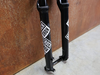 Federgabel von Rock Shox, ROCKSHOX – SID SL ULTIMATE 2P / 29 / 110 MM / BOOST 15×110 / SID GLOSS BLACK / RACE DAY 2 vor USEDBIKES - OB.DE Hintergrund