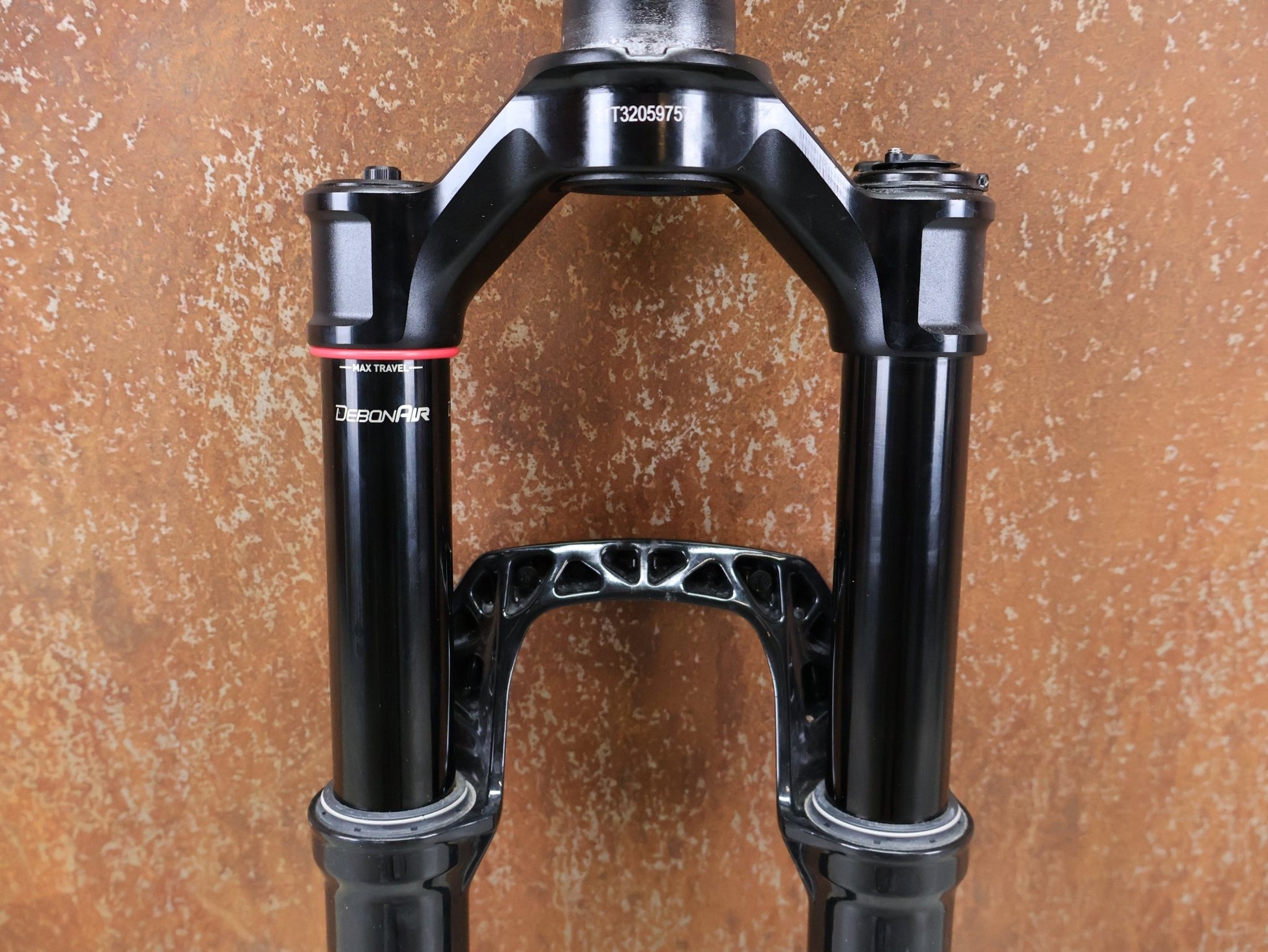 Federgabel von Rock Shox, ROCKSHOX – SID SL ULTIMATE 2P / 29 / 110 MM / BOOST 15×110 / SID GLOSS BLACK / RACE DAY 2 vor USEDBIKES - OB.DE Hintergrund