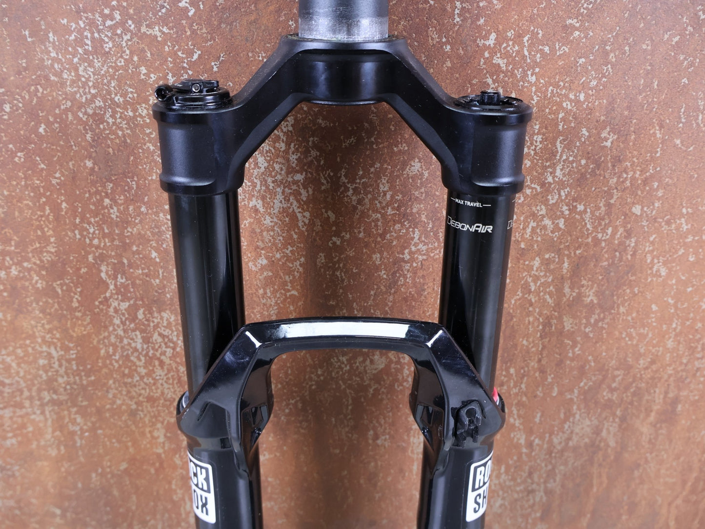 Federgabel von Rock Shox, ROCKSHOX – SID SL ULTIMATE 2P / 29 / 110 MM / BOOST 15×110 / SID GLOSS BLACK / RACE DAY 2 vor USEDBIKES - OB.DE Hintergrund