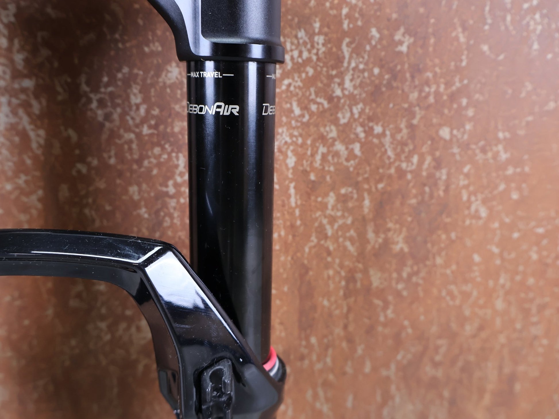 Federgabel von Rock Shox, ROCKSHOX – SID SL ULTIMATE 2P / 29 / 110 MM / BOOST 15×110 / SID GLOSS BLACK / RACE DAY 2 vor USEDBIKES - OB.DE Hintergrund