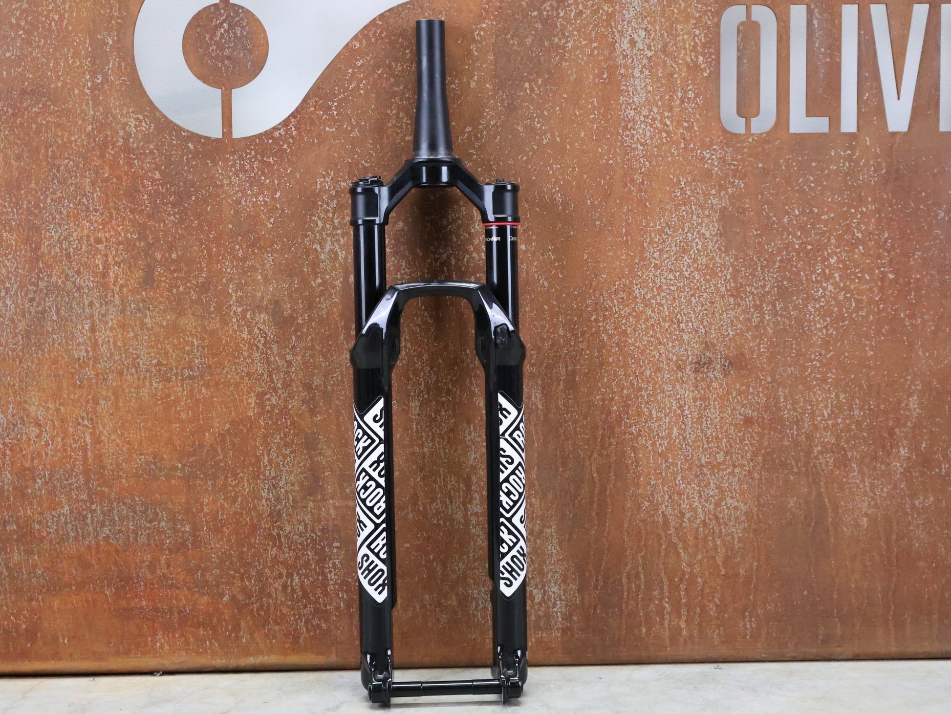 Federgabel von Rock Shox, ROCKSHOX – SID SL ULTIMATE 2P / 29 / 110 MM / BOOST 15×110 / SID GLOSS BLACK / RACE DAY 2 vor USEDBIKES - OB.DE Hintergrund