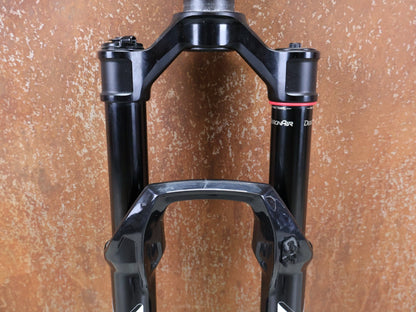 Federgabel von Rock Shox, ROCKSHOX – SID SL ULTIMATE 2P / 29 / 110 MM / BOOST 15×110 / SID GLOSS BLACK / RACE DAY 2 vor USEDBIKES - OB.DE Hintergrund