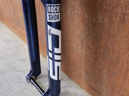 Federgabel von Rock Shox, ROCKSHOX – SID SL ULTIMATE 2P / 29" – 110 MM – CHARGER RACE DAY 2 / BLUE CRUSH vor USEDBIKES - OB.DE Hintergrund