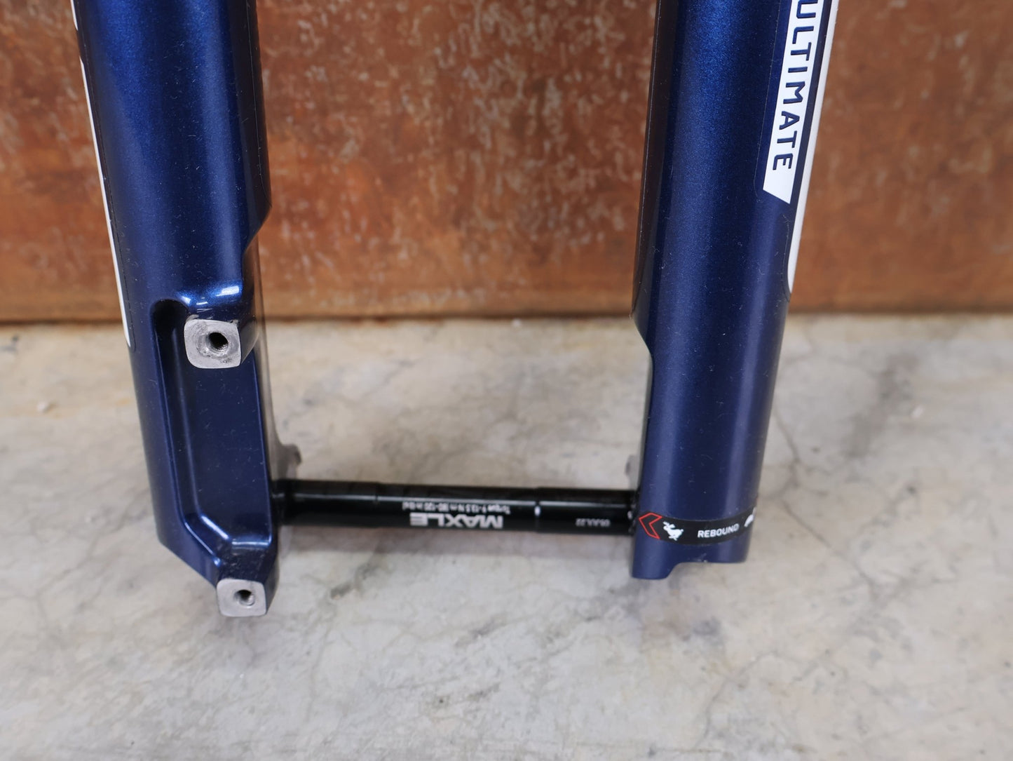 Federgabel von Rock Shox, ROCKSHOX – SID SL ULTIMATE 2P / 29" – 110 MM – CHARGER RACE DAY 2 / BLUE CRUSH vor USEDBIKES - OB.DE Hintergrund