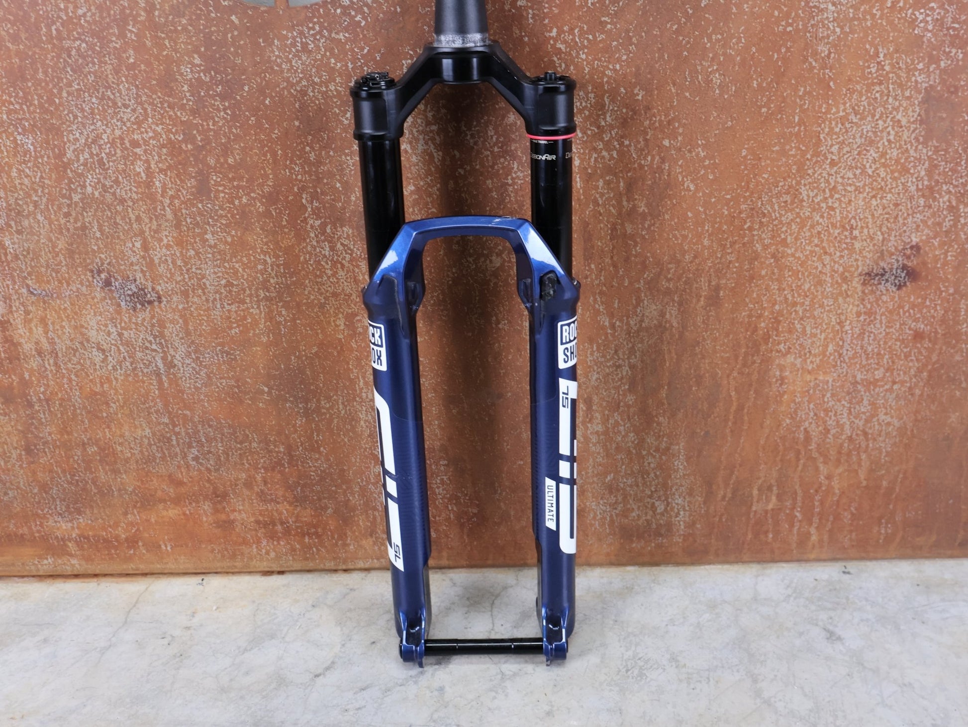 Federgabel von Rock Shox, ROCKSHOX – SID SL ULTIMATE 2P / 29" – 110 MM – CHARGER RACE DAY 2 / BLUE CRUSH vor USEDBIKES - OB.DE Hintergrund
