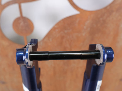 Federgabel von Rock Shox, ROCKSHOX – SID SL ULTIMATE 2P / 29" – 110 MM – CHARGER RACE DAY 2 / BLUE CRUSH vor USEDBIKES - OB.DE Hintergrund