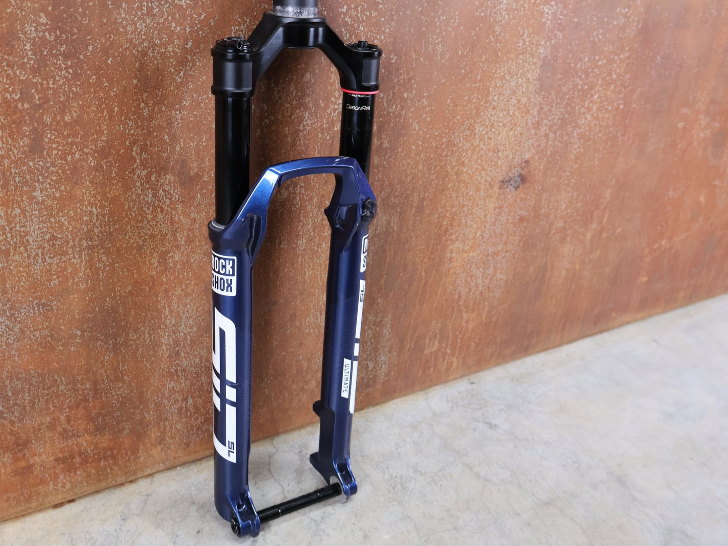 Federgabel von Rock Shox, ROCKSHOX – SID SL ULTIMATE 2P / 29" – 110 MM – CHARGER RACE DAY 2 / BLUE CRUSH vor USEDBIKES - OB.DE Hintergrund