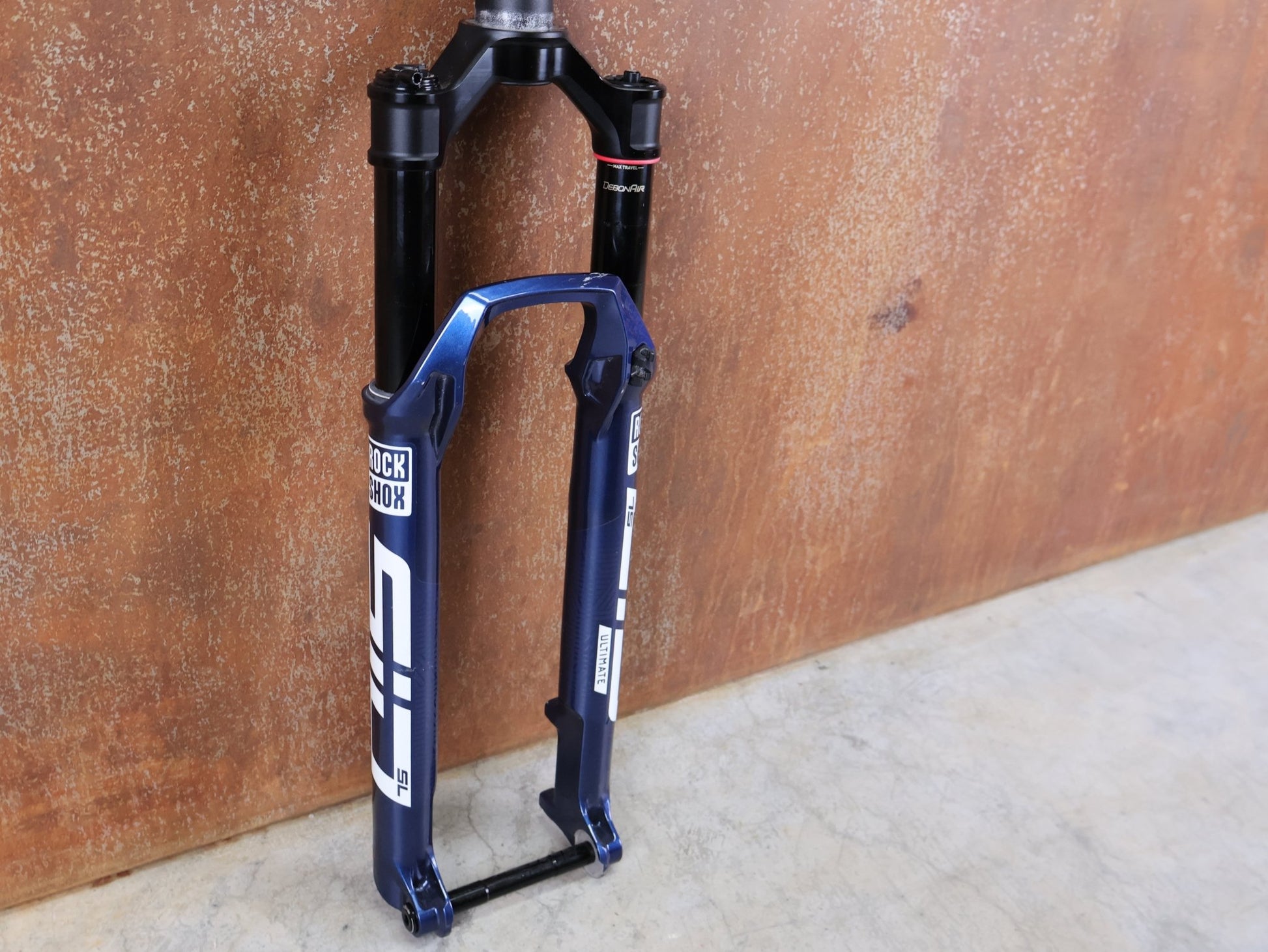 Federgabel von Rock Shox, ROCKSHOX – SID SL ULTIMATE 2P / 29" – 110 MM – CHARGER RACE DAY 2 / BLUE CRUSH vor USEDBIKES - OB.DE Hintergrund