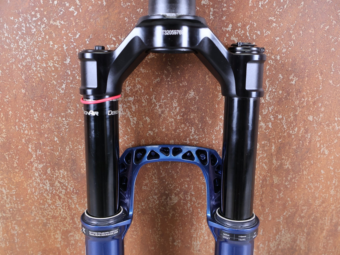 Federgabel von Rock Shox, ROCKSHOX SID SL ULTIMATE 2P 29" FEDERGABEL – 110 MM – CHARGER RACE DAY 2 – BLUE CRUSH vor USEDBIKES - OB.DE Hintergrund