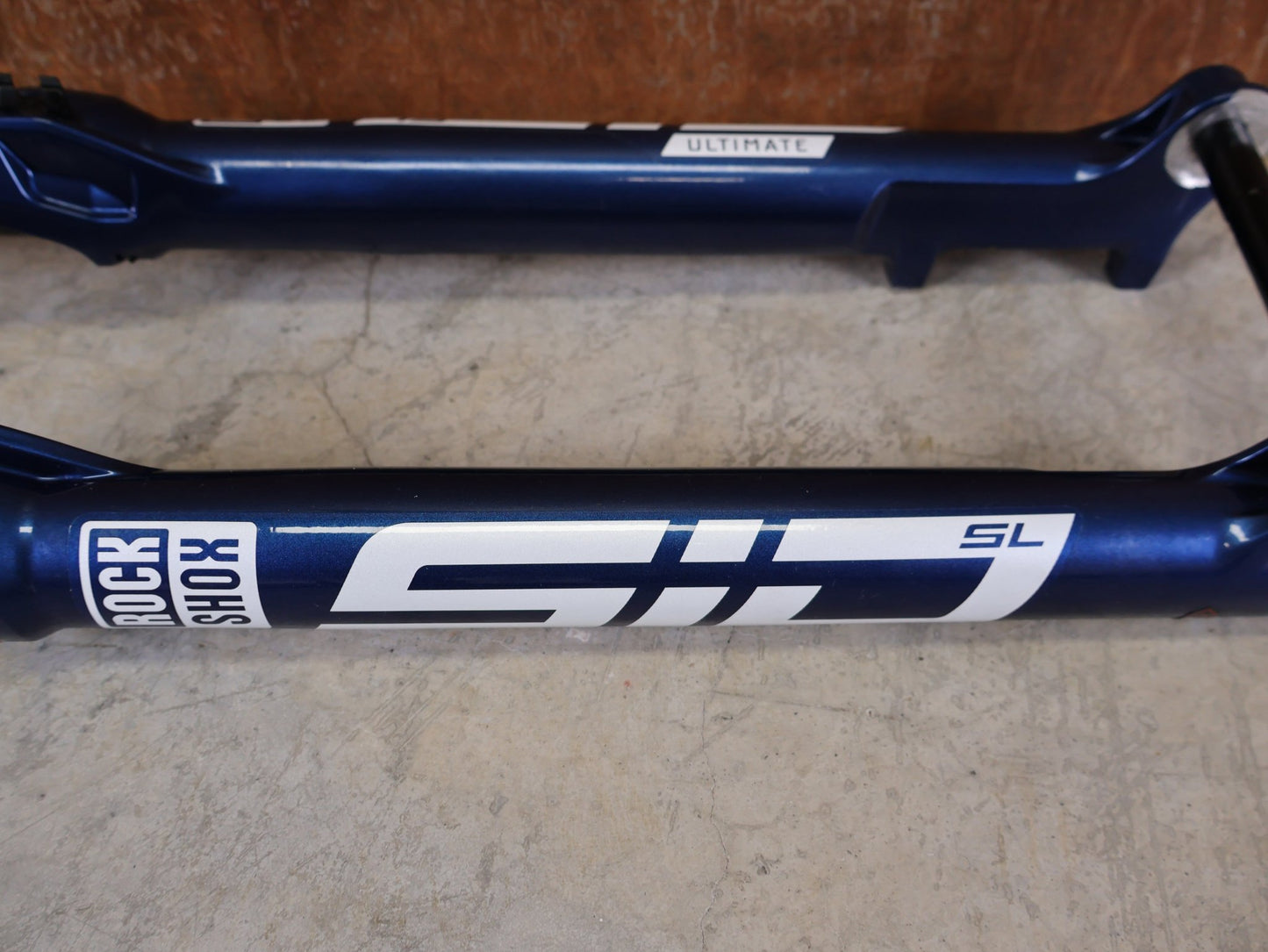 Federgabel von Rock Shox, ROCKSHOX SID SL ULTIMATE 2P 29" FEDERGABEL – 110 MM – CHARGER RACE DAY 2 – BLUE CRUSH vor USEDBIKES - OB.DE Hintergrund