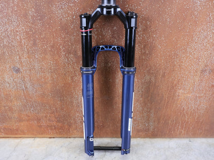 Federgabel von Rock Shox, ROCKSHOX SID SL ULTIMATE 2P 29" FEDERGABEL – 110 MM – CHARGER RACE DAY 2 – BLUE CRUSH vor USEDBIKES - OB.DE Hintergrund