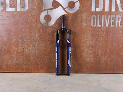 Federgabel von Rock Shox, ROCKSHOX SID SL ULTIMATE 2P 29" FEDERGABEL – 110 MM – CHARGER RACE DAY 2 – BLUE CRUSH vor USEDBIKES - OB.DE Hintergrund