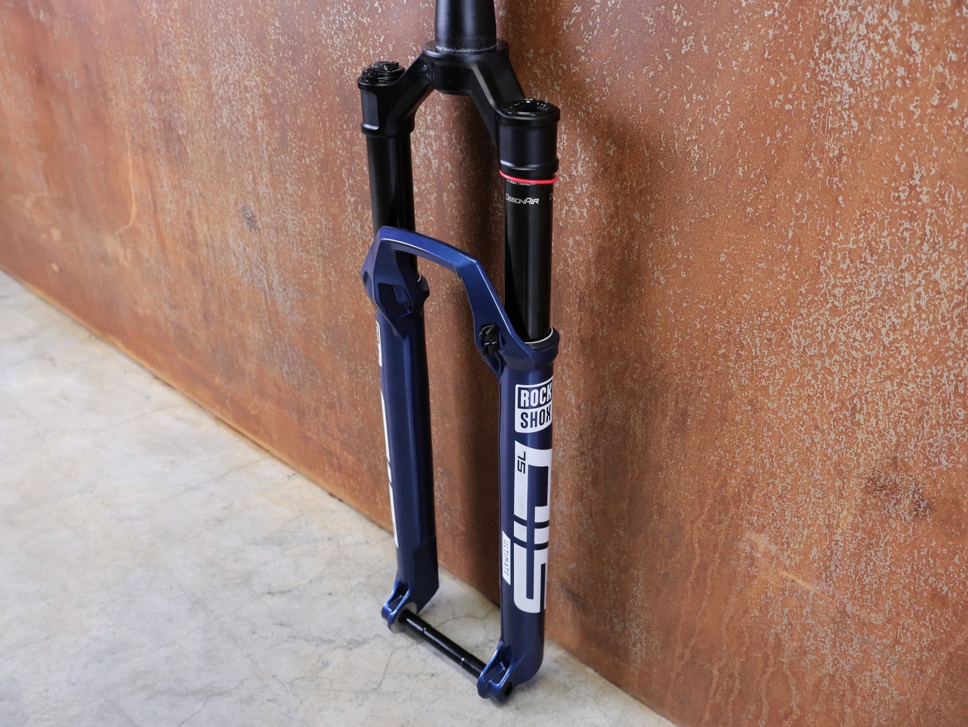 Federgabel von Rock Shox, ROCKSHOX SID SL ULTIMATE 2P 29" FEDERGABEL – 110 MM – CHARGER RACE DAY 2 – BLUE CRUSH vor USEDBIKES - OB.DE Hintergrund