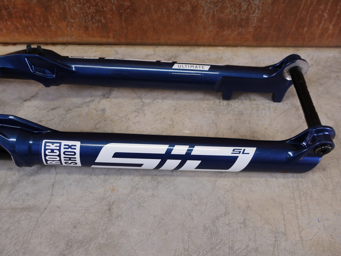 Federgabel von Rock Shox, ROCKSHOX SID SL ULTIMATE 2P 29" FEDERGABEL – 110 MM – CHARGER RACE DAY 2 – BLUE CRUSH vor USEDBIKES - OB.DE Hintergrund